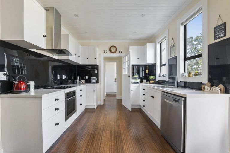 Photo of property in 17 Graham Street, Eltham, 4322