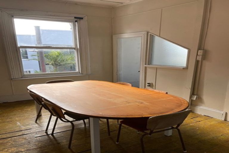 Photo of property in 1a Hereford Street, West End, Palmerston North, 4410