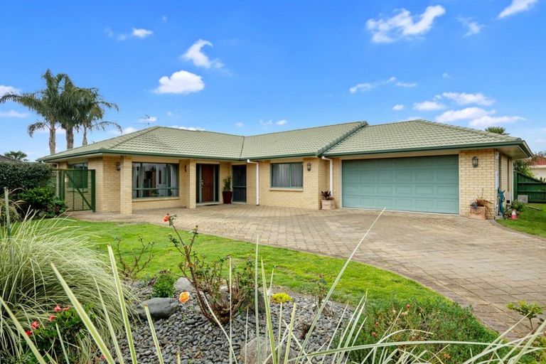 Photo of property in 10 Madeira Close, Papamoa Beach, Papamoa, 3118