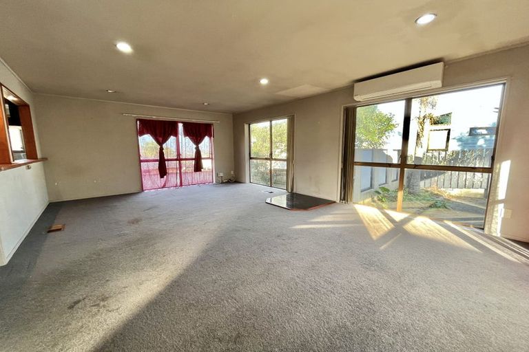 Photo of property in 9 Everglade Drive, Goodwood Heights, Auckland, 2105