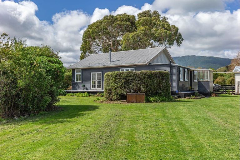 Photo of property in 121 North Manakau Road, Manakau, 5573