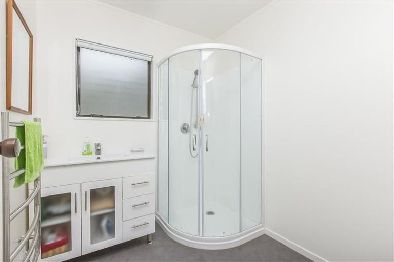 Photo of property in 18 Kahurangi Place, Snells Beach, 0920