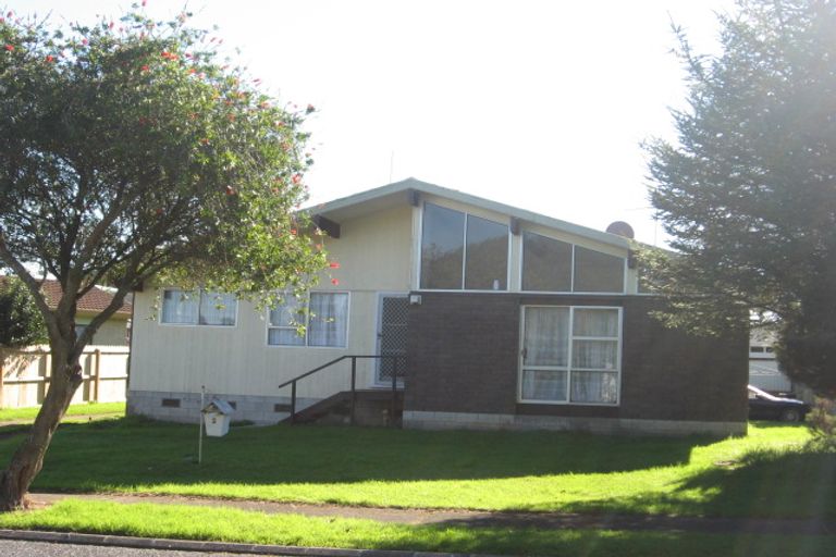 Photo of property in 8 Helms Place, Manurewa, Auckland, 2102