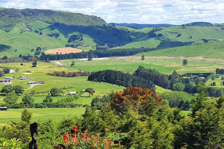 Photo of property in 130 Highland Drive, Acacia Bay, Taupo, 3385