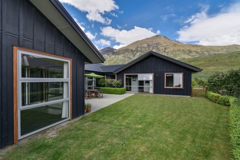 Photo of property in 4 Herries Lane, Lake Hayes, Queenstown, 9304