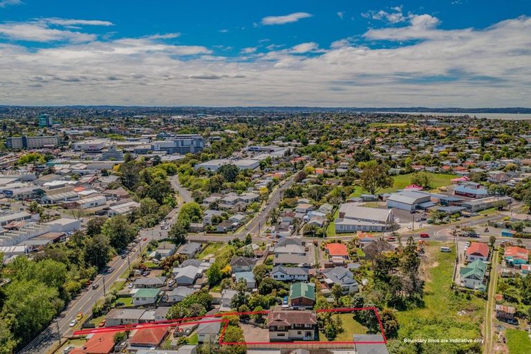 Photo of property in 10a Millbrook Road, Henderson, Auckland, 0612