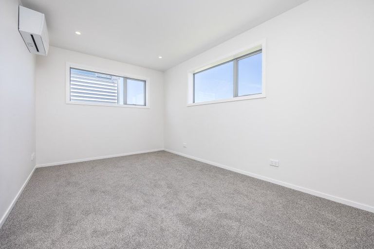 Photo of property in 3/94 Target Road, Totara Vale, Auckland, 0629
