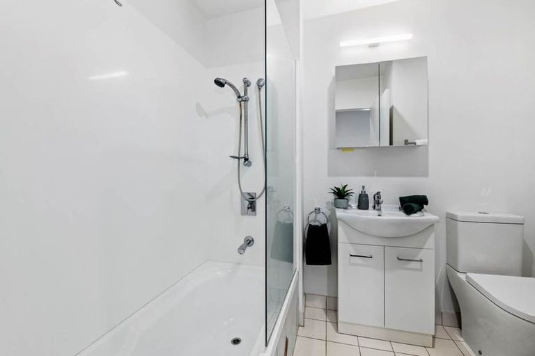 Photo of property in 18/3 Riverside Road, Orewa, 0931