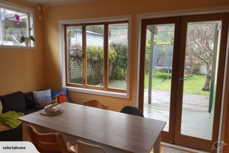 Photo of property in 39 Tuatoru Street, Eastbourne, Lower Hutt, 5013