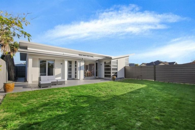 Photo of property in 17 Bottle Lake Drive, Parklands, Christchurch, 8083
