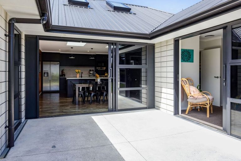 Photo of property in 405 Ketemarae Road, Normanby, Hawera, 4675