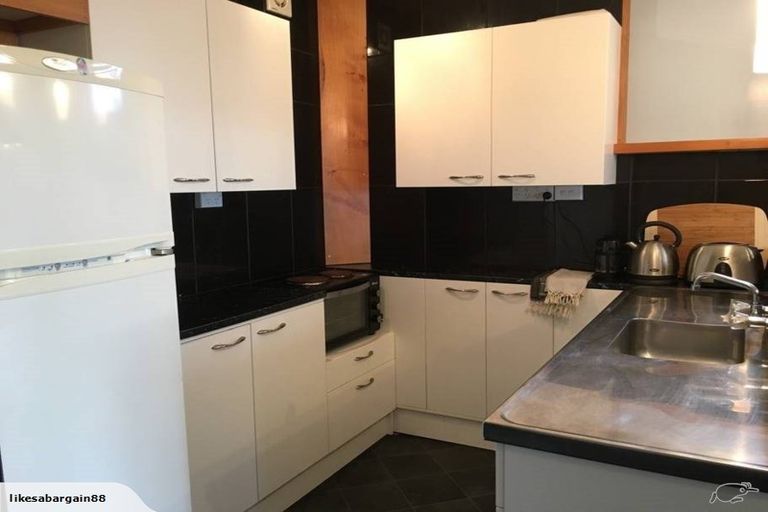 Photo of property in 25 Porter Crescent, Helensville, 0800