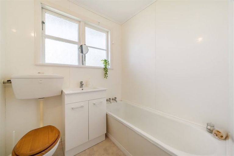 Photo of property in 34 Guthrie Street, Waterloo, Lower Hutt, 5011
