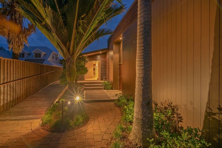 Photo of property in 16 Robinson Road, Whitianga, 3510