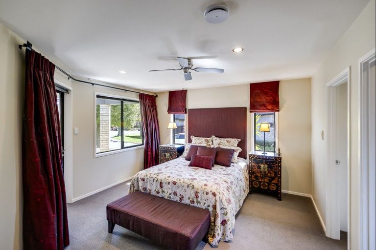 Photo of property in 8 Saint Hill Lane, Havelock North, 4130