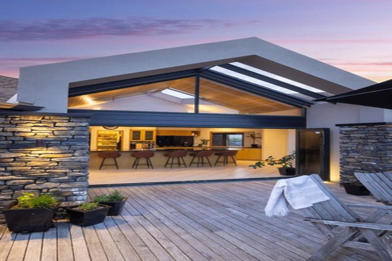 Photo of property in 115 Grand Drive, Orewa, 0931