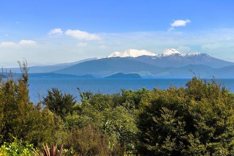 Photo of property in 45 Whakamoenga Point, Acacia Bay, Taupo, 3385