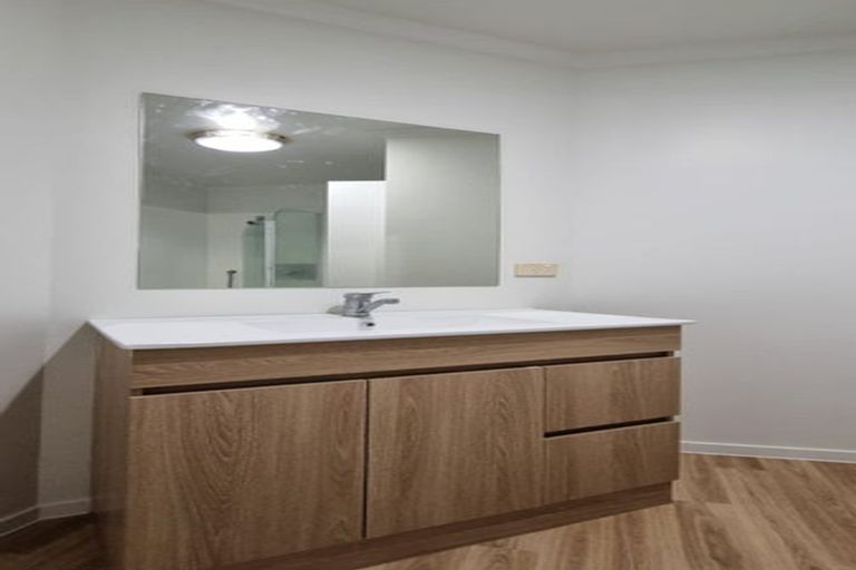 Photo of property in 12/17 Harbour View Road, Te Atatu Peninsula, Auckland, 0610