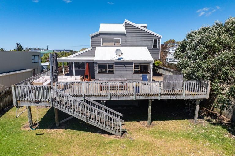 Photo of property in 16 Palm Parade, Riversdale Beach, Masterton, 5872