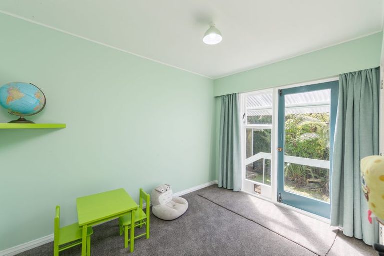 Photo of property in 3 Ardal Grove, Tirohanga, Lower Hutt, 5010