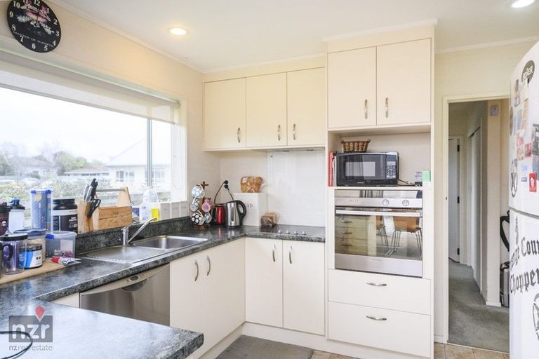 Photo of property in Charleville Court, 1/225 Ruahine Street, Roslyn, Palmerston North, 4414