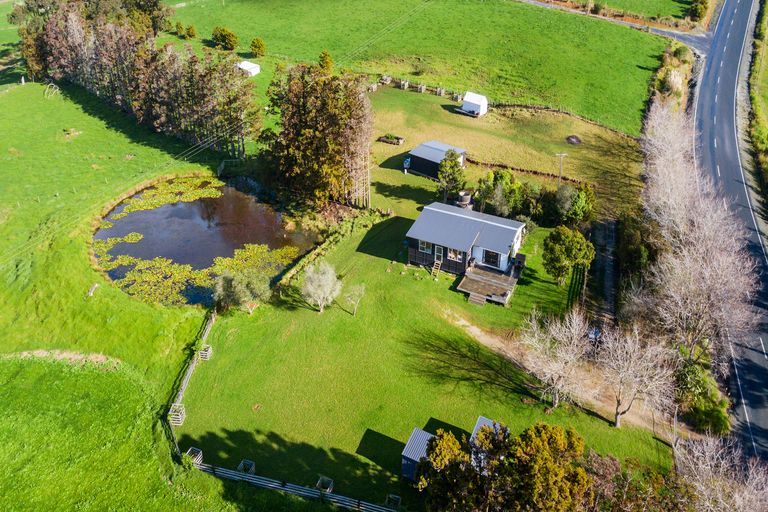 Photo of property in 84 Ocean View Road, Northcote, Auckland, 0627