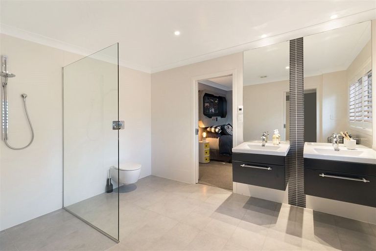 Photo of property in 37 Paremoremo Road, Lucas Heights, Auckland, 0632