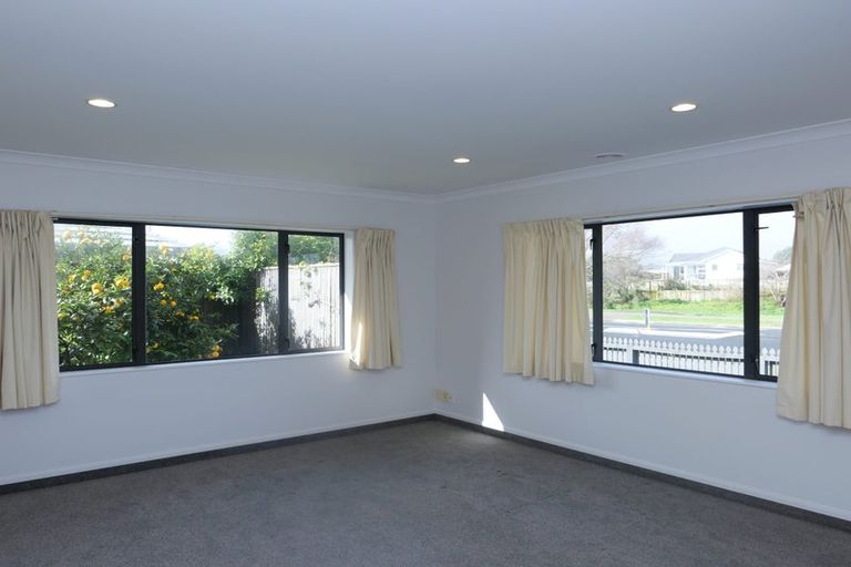 Photo of property in 168 Guildford Drive, Paraparaumu Beach, Paraparaumu, 5032