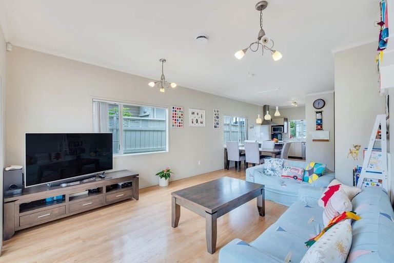 Photo of property in 10 Mulvaney Crescent, Henderson, Auckland, 0612