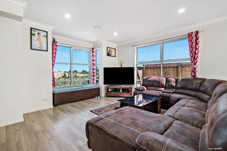 Photo of property in 9 Taupinga Way, Takanini, 2112