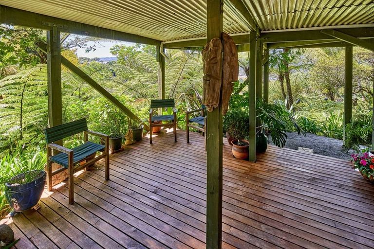 Photo of property in 60 Pomare Road, Tirohanga, Lower Hutt, 5010