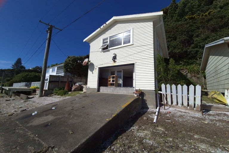 Photo of property in 37 Seaview Road, Paremata, Porirua, 5024