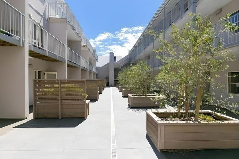 Photo of property in Luxford Villas, 109/72 Herald Street, Berhampore, Wellington, 6023