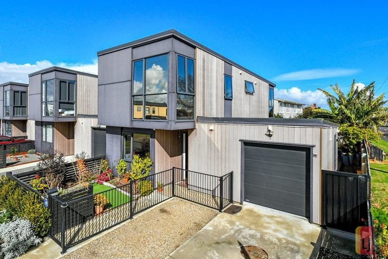 Photo of property in 2 Te Aparangi Road, Papakura, 2110