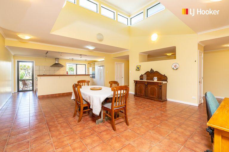 Photo of property in 1 Joshua Place, Helensburgh, Dunedin, 9010