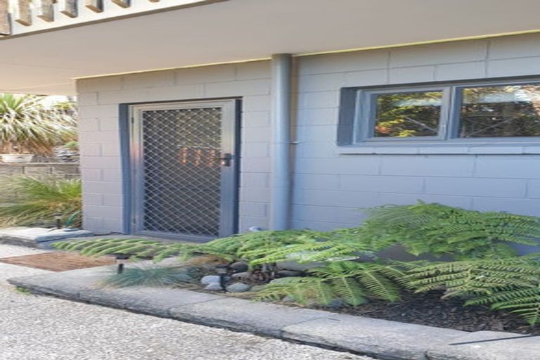 Photo of property in 21 Caversham Drive, Torbay, Auckland, 0630