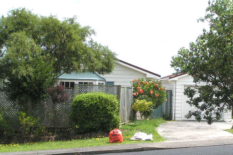 Photo of property in 2/13 Northumberland Avenue, Hauraki, Auckland, 0622