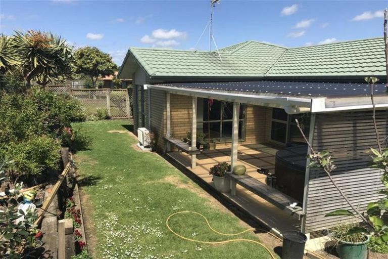 Photo of property in 5 Harobed Place, Weymouth, Auckland, 2103