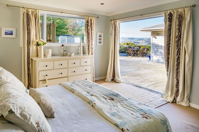 Photo of property in 71 Mana View Road, Paremata, Porirua, 5026