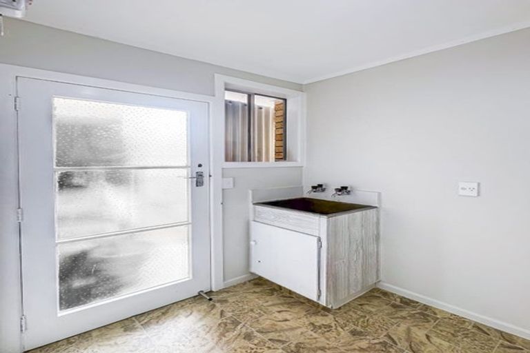 Photo of property in 2/117 Astley Avenue, New Lynn, Auckland, 0600