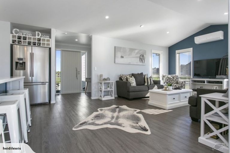 Photo of property in 32 Mike Smith Drive, Cambridge, 3434