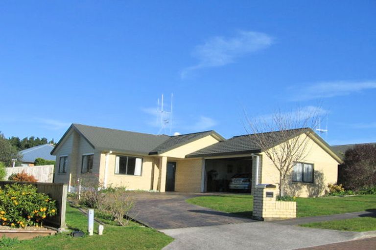 Photo of property in 16 Glenburn Place, Nawton, Hamilton, 3200