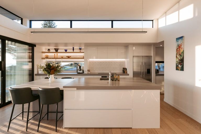 Photo of property in 87 Marine Parade, Mount Maunganui, 3116