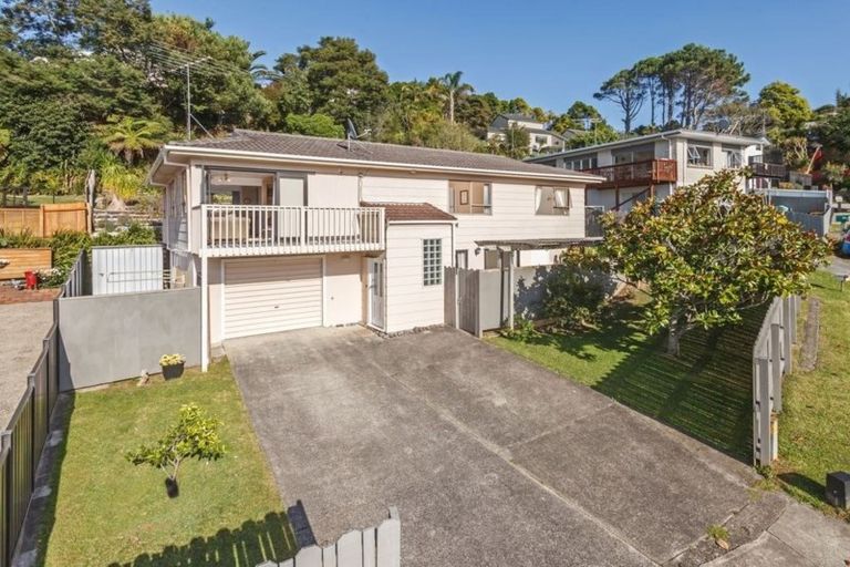 Photo of property in 28 King Richard Place, Browns Bay, Auckland, 0630