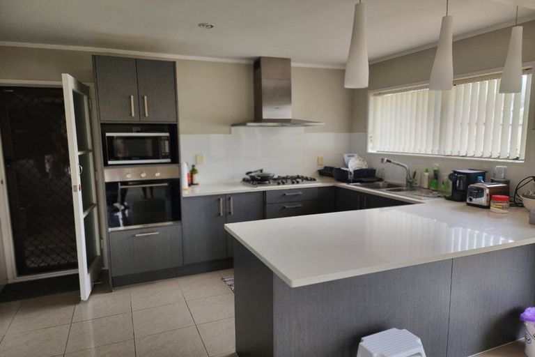 Photo of property in 1/133 Glenmore Road, Sunnyhills, Auckland, 2010