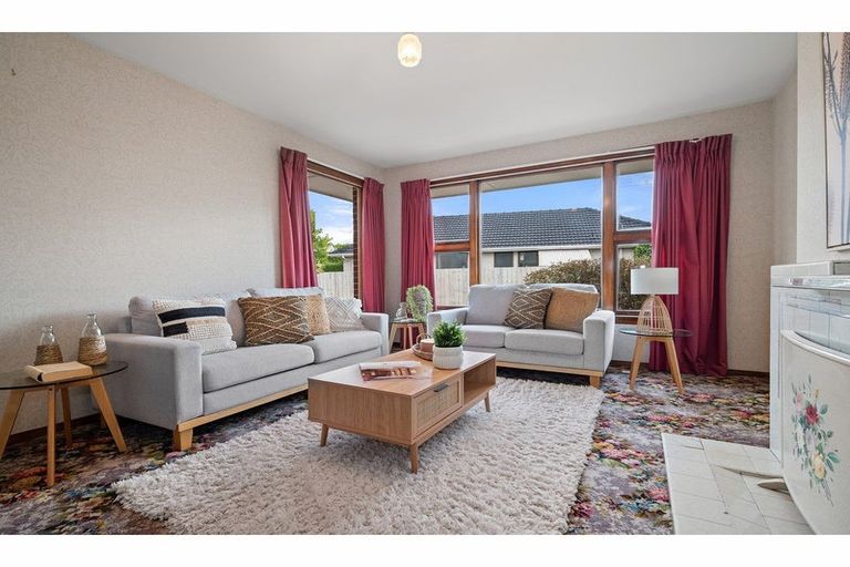 Photo of property in 12 Blossomdale Place, Bishopdale, Christchurch, 8053