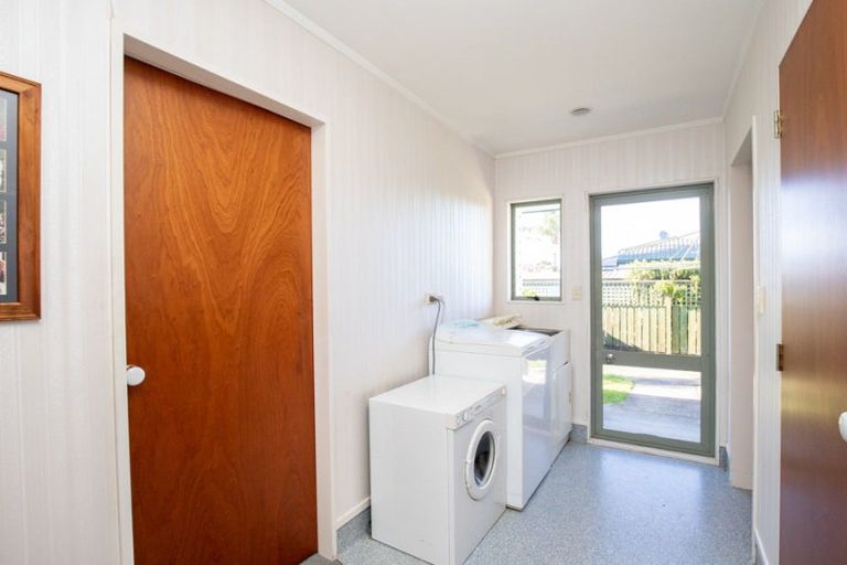 Photo of property in 15 Walton Place, Ngatea, 3503