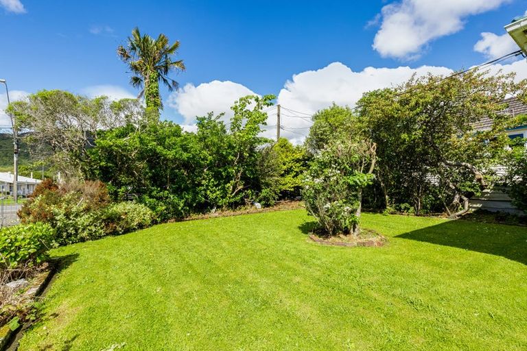 Photo of property in 21 Wellington Road, Wainuiomata, Lower Hutt, 5014