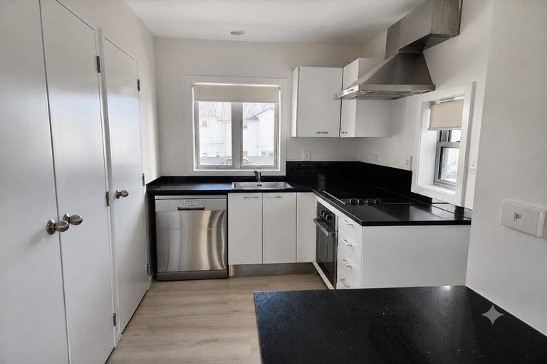 Photo of property in 9/6 John Jennings Drive, Oteha, Auckland, 0632
