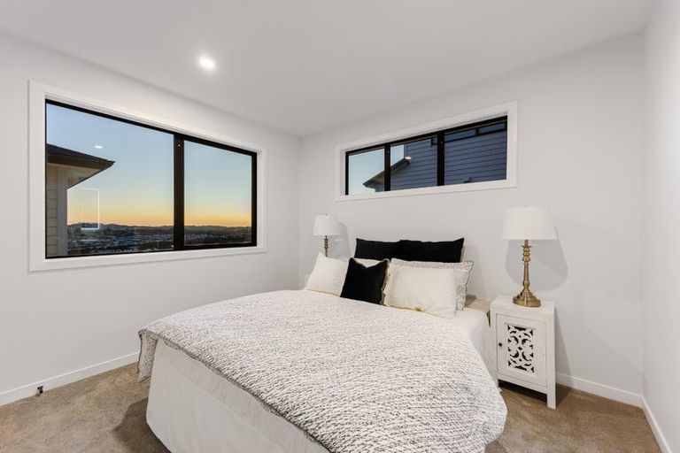 Photo of property in 17 Manawanui Way, Orewa, 0931